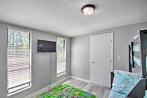 Gulf Breeze Home: 12 Mi to Pensacola Beach!