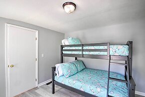 Gulf Breeze Home: 12 Mi to Pensacola Beach!