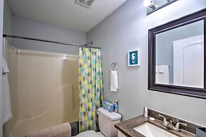 Gulf Breeze Home: 12 Mi to Pensacola Beach!