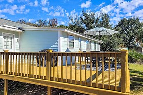 Gulf Breeze Home: 12 Mi to Pensacola Beach!