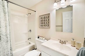 Historic Tarpon Springs Abode ~ 3 Mi to Beach