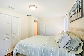 Historic Tarpon Springs Abode ~ 3 Mi to Beach