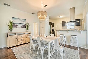 Historic Tarpon Springs Abode ~ 3 Mi to Beach