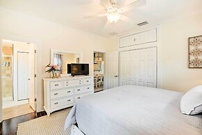 Historic Tarpon Springs Abode ~ 3 Mi to Beach