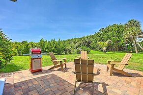 Hutchinson Island Cottage: Steps to the Beach