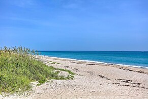 Hutchinson Island Cottage: Steps to the Beach