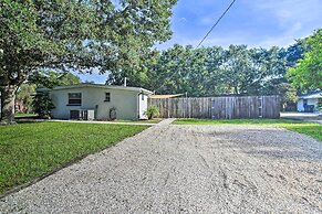 Idyllic Largo Escape w/ Patio: 4 Mi to Beach!