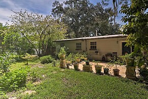 Jacksonville Getaway w/ Yard ~ 2 Mi to Beach!