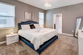 Resort Getaway w/ Home Theater: 7 Mi to Disney!