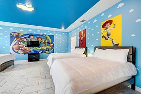 Resort Getaway w/ Home Theater: 7 Mi to Disney!