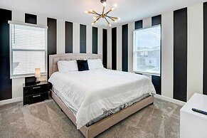 Resort Getaway w/ Home Theater: 7 Mi to Disney!