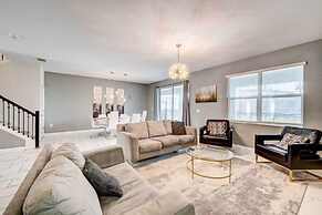 Resort Getaway w/ Home Theater: 7 Mi to Disney!