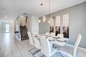 Resort Getaway w/ Home Theater: 7 Mi to Disney!