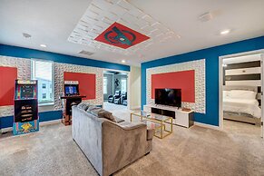 Resort Getaway w/ Home Theater: 7 Mi to Disney!