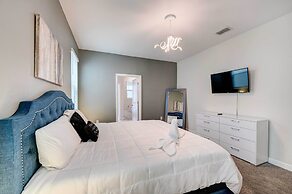 Resort Getaway w/ Home Theater: 7 Mi to Disney!