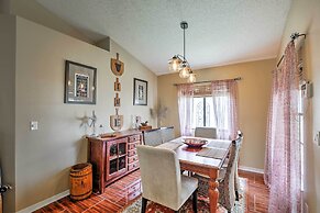 Lakefront Brandon Home w/ Patio & Screened Lanai!