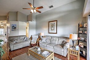 Lakefront Brandon Home w/ Patio & Screened Lanai!