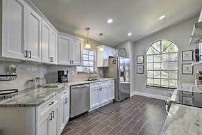 Lakefront Brandon Home w/ Patio & Screened Lanai!