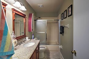 Lakefront Brandon Home w/ Patio & Screened Lanai!