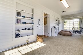 Lakefront Tavares Home w/ Deck, Patio & Dock!