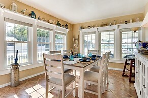 Lakefront Tavares Home w/ Deck, Patio & Dock!