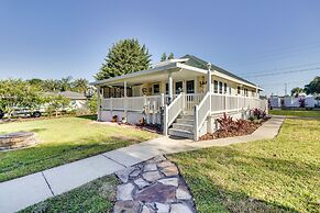 Lakefront Tavares Home w/ Deck, Patio & Dock!