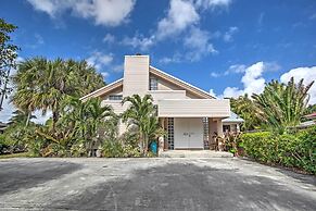 Large Pompano Home w/ Pool: Walk to Private Beach