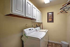 Walk to Private Beach: Poolside Oasis in Pompano