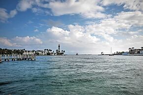 Walk to Private Beach: Poolside Oasis in Pompano