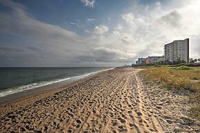 Walk to Private Beach: Poolside Oasis in Pompano