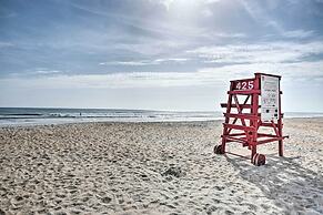 Luxury New Smyrna Beach Condo w/ Resort Amenities!