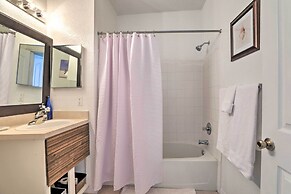 Resort-style Condo w/ Pool: 6 Mi to Magic Kingdom