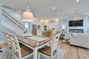 Miramar Beach Retreat w/ Pool Access & Fireplace!