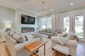 Miramar Beach Retreat w/ Pool Access & Fireplace!