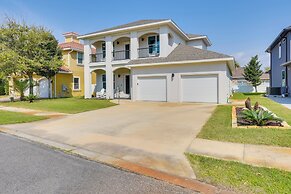 Miramar Beach Retreat w/ Pool Access & Fireplace!