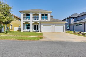 Miramar Beach Retreat w/ Pool Access & Fireplace!