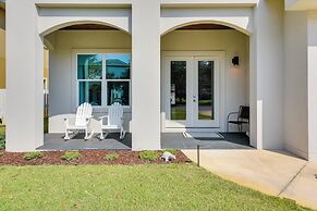 Miramar Beach Retreat w/ Pool Access & Fireplace!