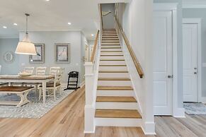 Miramar Beach Retreat w/ Pool Access & Fireplace!