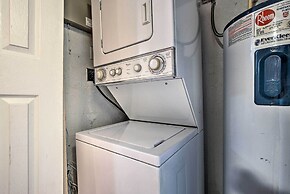 Opa-locka Townhome, 15 Mi to Miami Beach!