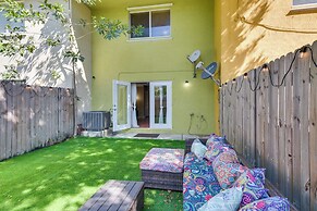 Opa-locka Townhome, 15 Mi to Miami Beach!