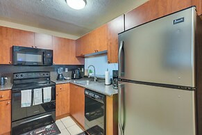 Opa-locka Townhome, 15 Mi to Miami Beach!