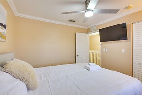 Opa-locka Townhome, 15 Mi to Miami Beach!