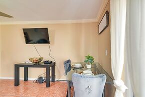 Opa-locka Townhome, 15 Mi to Miami Beach!