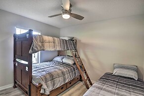 Palm Coast Retreat w/ Lanai < 8 Mi to Beach!