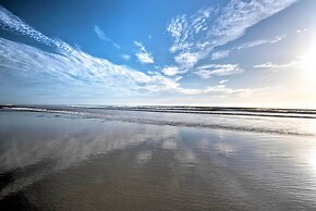 Oceanfront Daytona Beach Studio w/ Balcony!