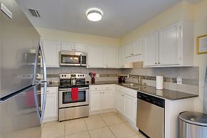 Panama City Townhome w/ Balcony, Water Views!