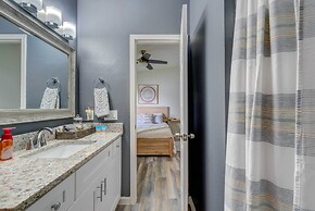 Peaceful Lady Lake Home w/ Screened-in Porch!