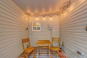 Peaceful Lady Lake Home w/ Screened-in Porch!