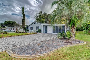 Peaceful Lady Lake Home w/ Screened-in Porch!