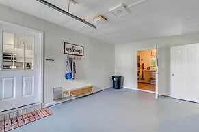 Peaceful Lady Lake Home w/ Screened-in Porch!